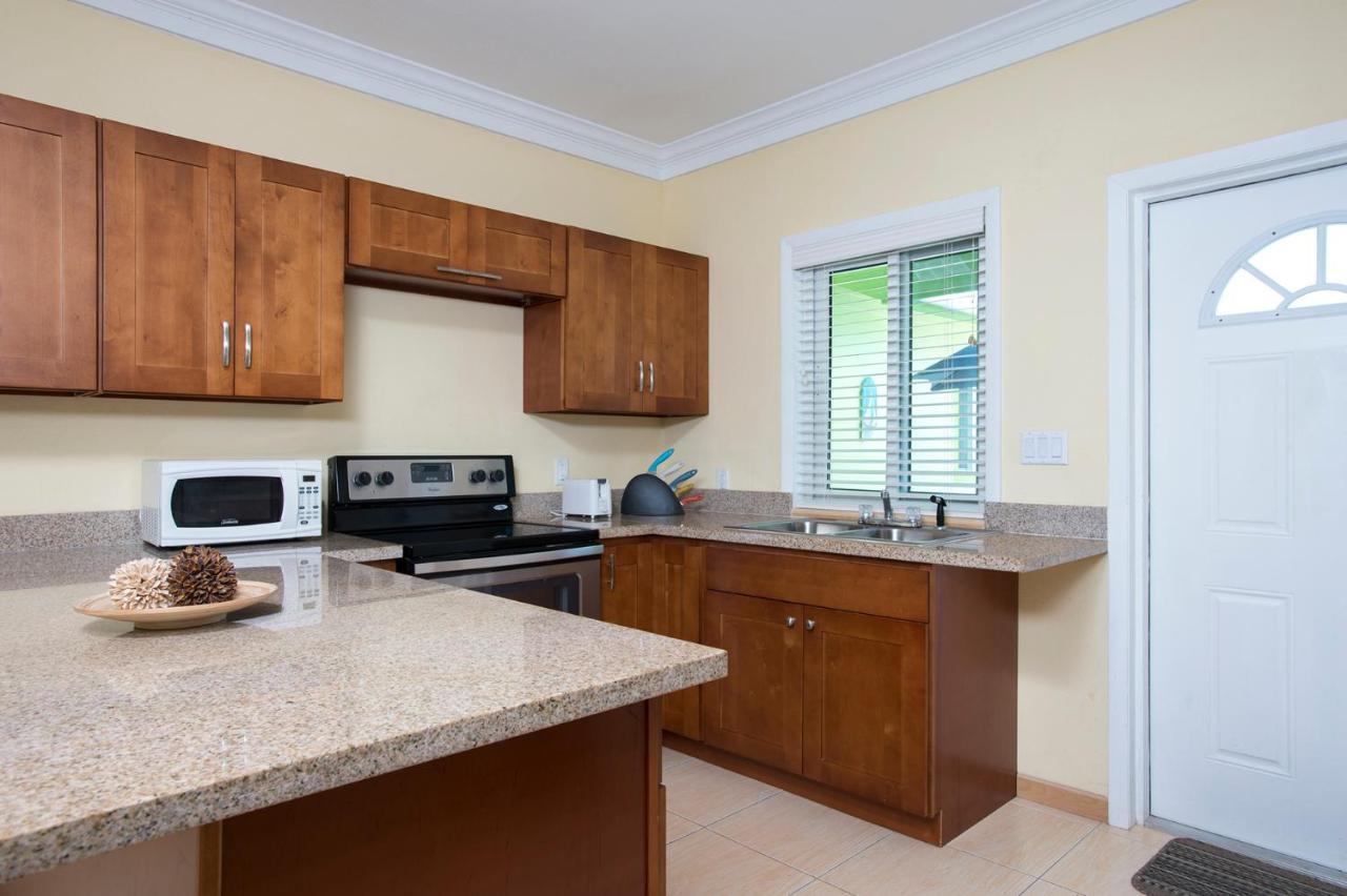 Sir Charles Guest House Palmetto Point Ngoại thất bức ảnh