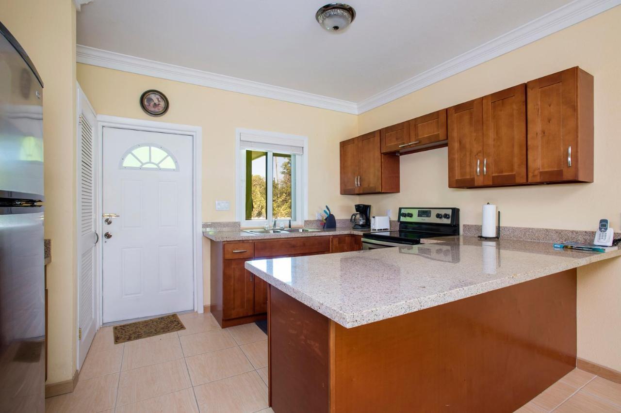 Sir Charles Guest House Palmetto Point Ngoại thất bức ảnh